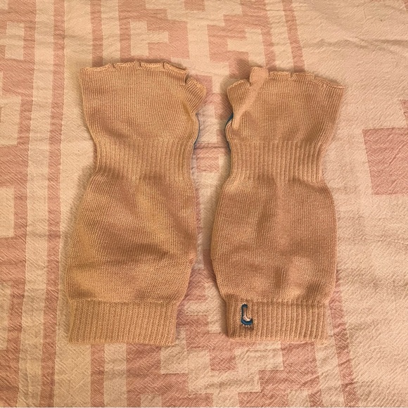 Yoga toeless Stick-e socks NWOT - Picture 3 of 3